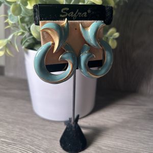 Fashion Earring Turquoise Gold Swirl Pierced 1.75" Long